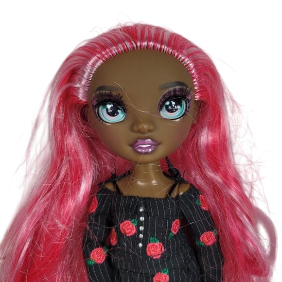 Rainbow High Daria Roselyn Doll Series 3 Original Clothing Pink Hair 11 PCS MGA - Picture 3 of 10
